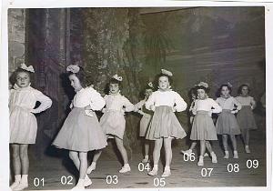 PATRONAGE ORAN DES SOEURS TRINITAIRES DE SAINT LOUIS 19XX SCENE LES ARLEQUINS 001
